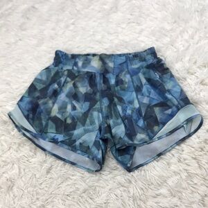 Lululemon Hotty Hot Short II *Long 4" City Shadow Alpine White Multi / Blue Glow